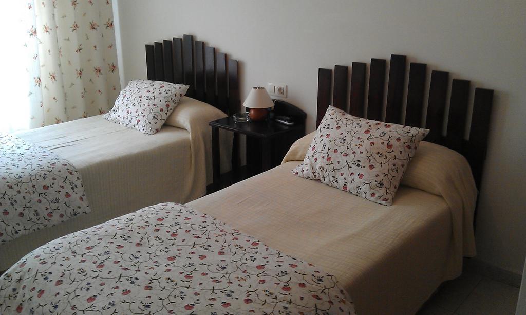 Pension Residencia Minones Baio  Zimmer foto